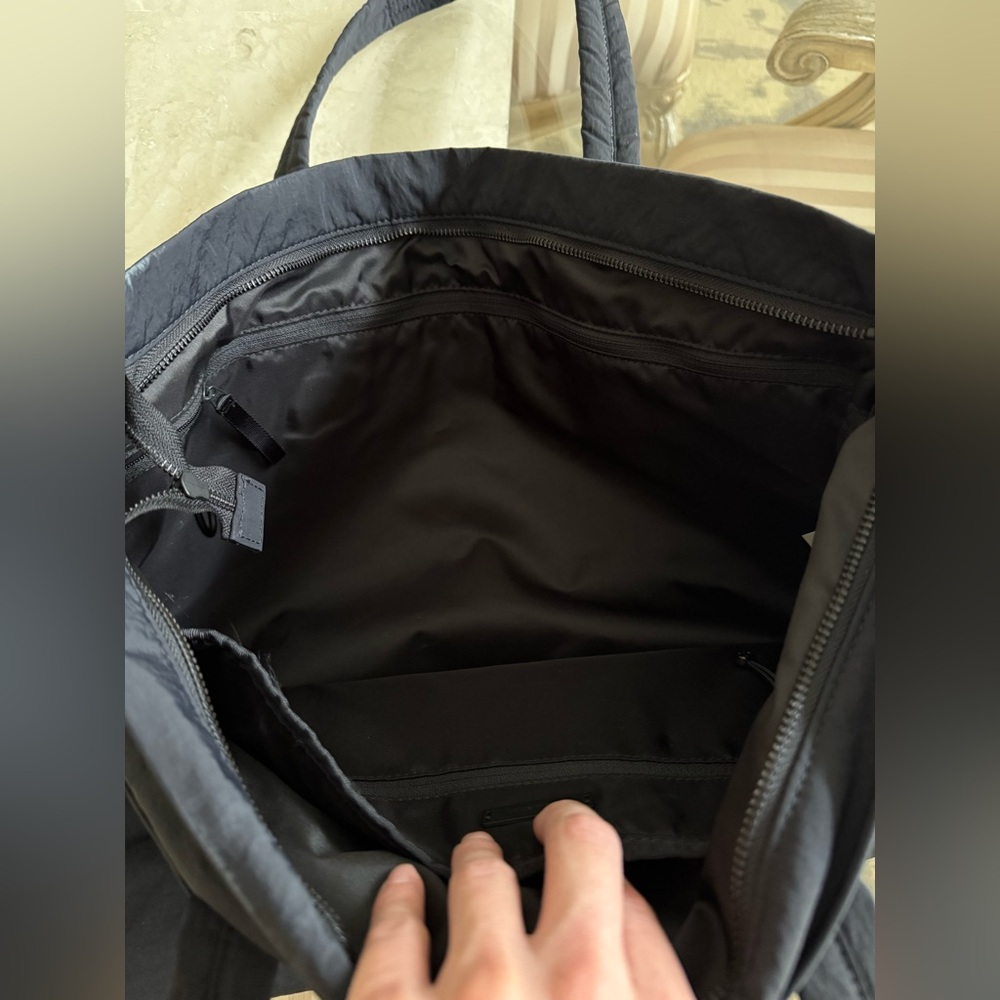 lululemon athletica On My Level Tote Large - Picture 13 of 17
